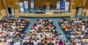 France. Montpellier. Facult? de M?decine. 29 octobre 2015. Le Monde a-t-il un sens. Conf?rence de Pierre Rabhi et Jean-Marie Pelt organis? par R-R?volution-Sant?.
